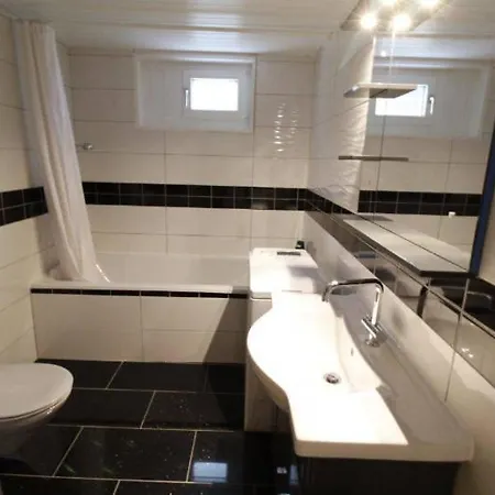 Private In The Villa, Near Station Pensjonat