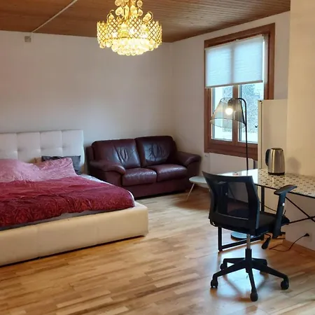 Private In The Villa, Near Station Pensjonat