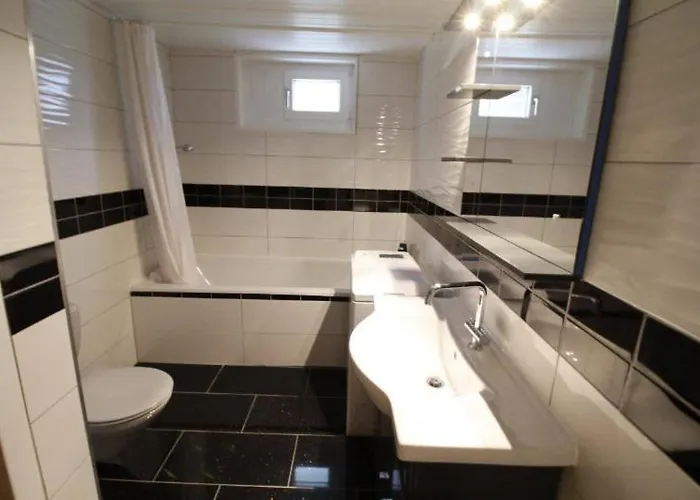 Private In The Villa, Near Station Casa de hóspedes